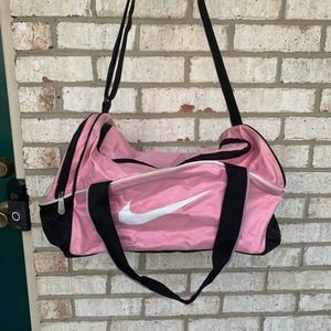 [SOLD ON MY DEPOP] NIKE GYM DUFFEL BAG 💕💖